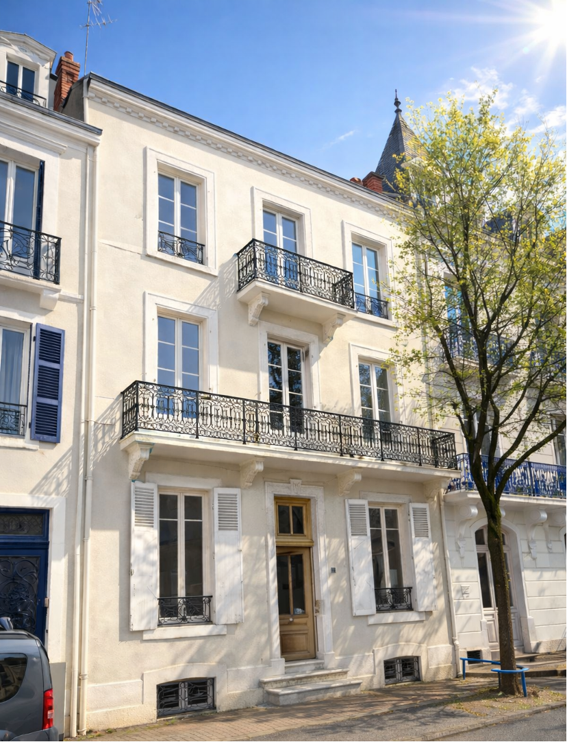 Le consulat Facade
